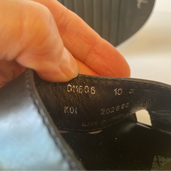 Black Leather Cole Haan Sandals. Size 10 - Picture 6 of 8